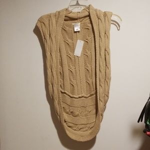 Old Navy prefect fit Sweater vest.